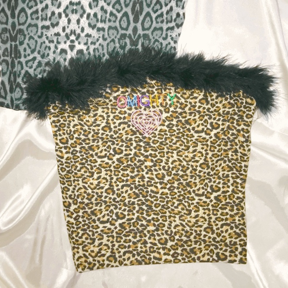 OMIGHTY cheetah crop top